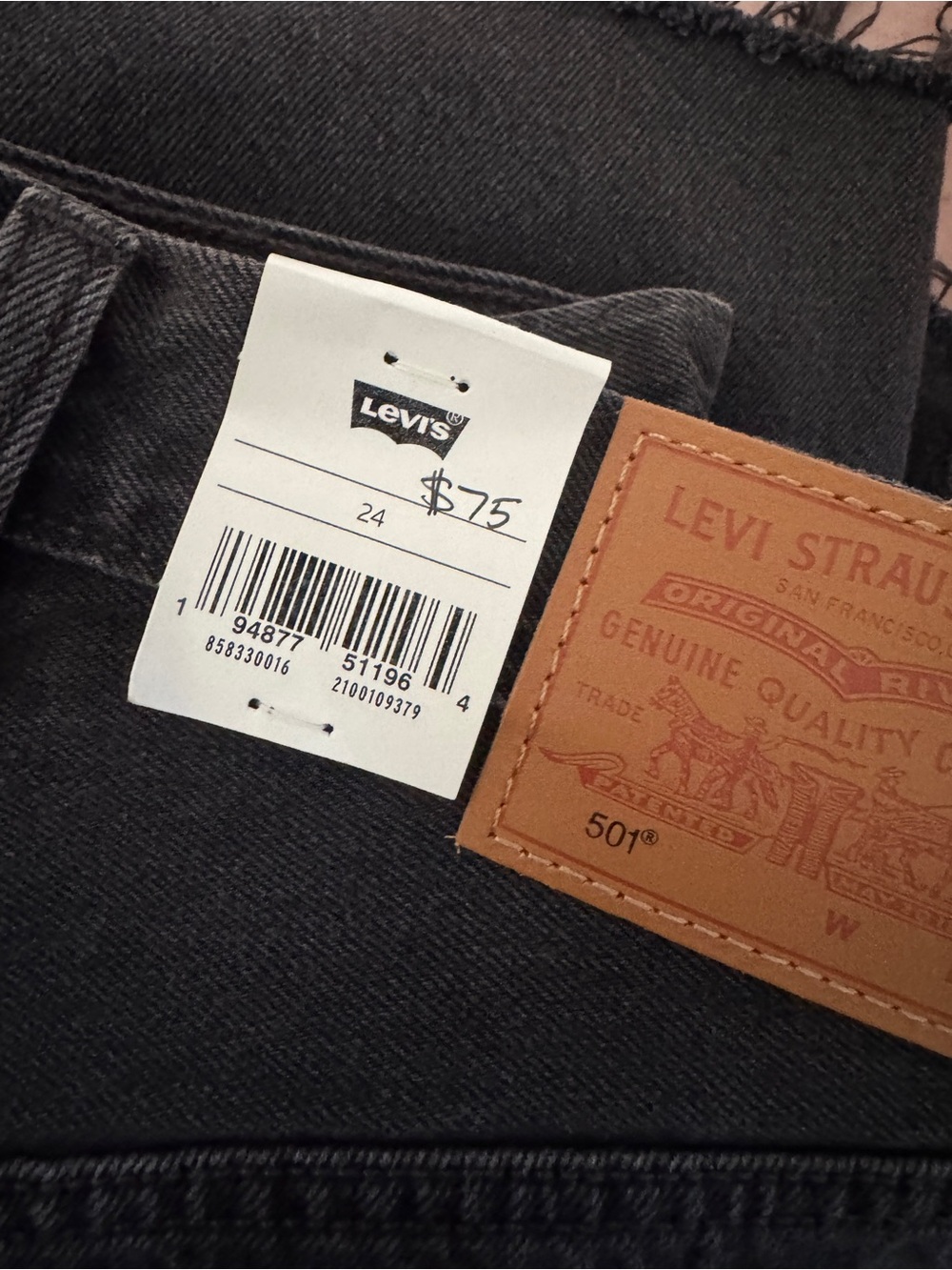 Levi's Women's 501 Mid Thigh Shorts - Picture 6 of 6